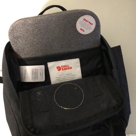Mini black fjallraven kanken - Picture 3 of 4
